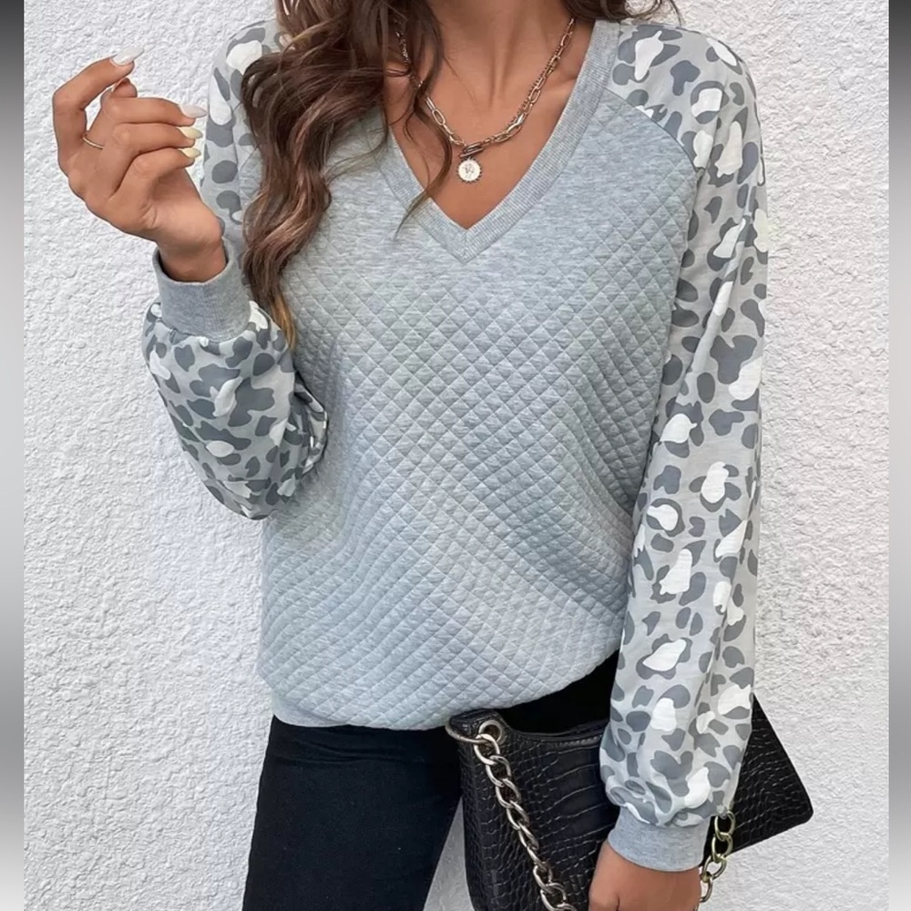 SHEIN Quilted V-Neck Pullover with Camo Print Sleeves - Light Gray